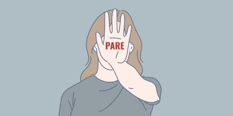 ilustração de uma mulher com uma das mãos estendida à frente em sinal de pare. Lê-se "pare" na palma de sua mão